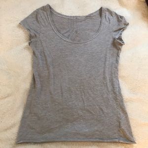 Scoop neck grey T-shirt